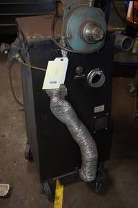 lot 9 image: Midaco Grit Grabber Rolling Dust Collector