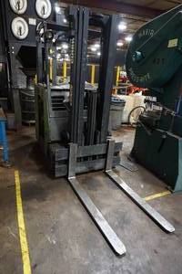 lot 6 image: Clark ESM25 Type E Standup Forklift - For Parts