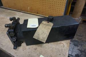 lot 18 image: Hydraulic Pump Unit