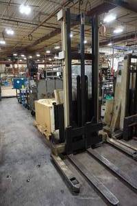 lot 8 image: Crown 30WTF Walk Behind Forklift - 3000 Lb Capacity