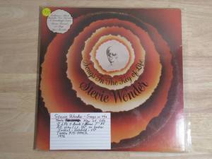 lot 135 image: Stevie Wonder - Songs in The Key of Life - 1976 - 2LPs  bonus 7 45 & book