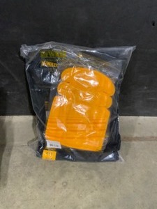 DEWALT ProTradesman Combo Mens 40 in. W x 31 in. L Black PolyesterCottonElastane Stretch Work Pant with Knee Pad. See Pictures