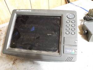 Lowrance LCX-111c GPS Radar Fish finder and Raytheon RAY53 DSC VHF CB Radio in Unknown Condition