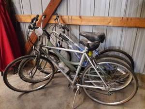 Lot Of Three Bicycles WOW RARE 1990s TREK 700 Hybrid MultiTrack 21 Wheels Shimano Gears Schwinn Cimarron SR Suntour M2000 Mountain Bike&nbspand Unknown Bike Thats Been Repainted Good Tires - Please See Pics For Condition