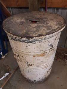 WOW Large Antique Rustic Metal Garbage Can Rain Barrel Grain Barrel With Lid