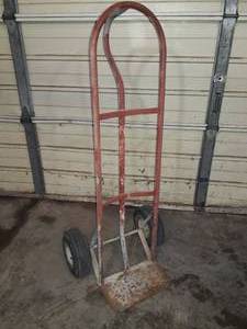 Milwaukee Hand Truck 49511 Heavy Duty P-Handle Truck with 10-Inch Pneumatic Tires That Still Hold Air