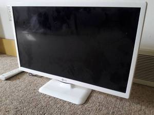 LG 24LF4520-WU 24 LED TV With Remote Works Great
