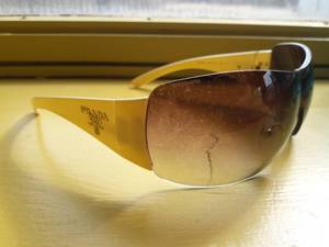 Authentic Italian&nbspPrada&nbspRimless Shield Graduated Sunglasses - Ivory Color - Frame Is In Great Shape - Lens Are Highly Scratched &amp Need To Be Replaced