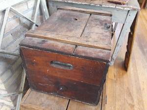 AWESOME ANTIQUE TRUNK CHECK OUT THAT LATCH &amp INSIDE LOOKS TO HAVE BEEN USED TO STORE WINE BOTTLES&nbsp GORGEOUS
