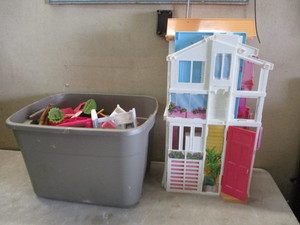 Barbie House and tote of Barbies