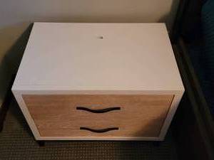 lot 32 image: Universal Furniture Spencer Nightstands, pair