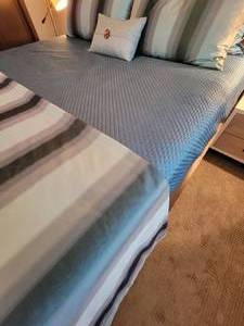 lot 30 image: Universal Furniture Spencer Storage King Bed