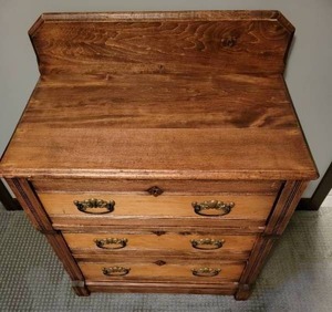 lot 100 image: Antique Oak 3 Drawer Dresser Washstand