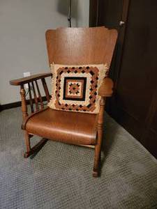 lot 101 image: Antique Oak Rocking Chair
