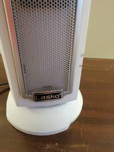 lot 125 image: White Lasko Space Heater