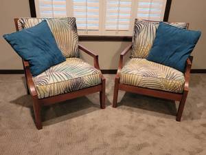 lot 5 image: Tommy Bahama Casual Armchair Set