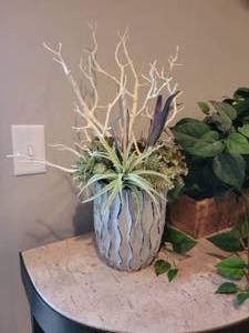 lot 143 image: Faux Plant Grouping