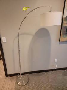 lot 15 image: Brushed Steel Arching Floor Lamp
