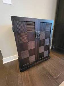 lot 16 image: Modern Ribbed Checkered Styled Cabinet Chest