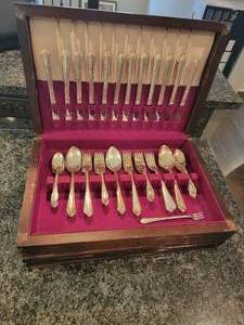 lot 108 image: Rodgers Silver Plate Flatware