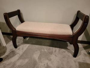 lot 48 image: Elegant Entry Bench