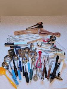 lot 75 image: Kitchen Utensil Drawer