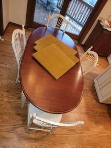 lot 26 image: Country French Casual Dining Table by Drexel