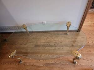 lot 8 image: Chic Henredon Glass Cocktail Table