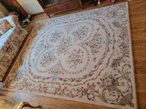 lot 9 image: Karastan Avignon Area Rug