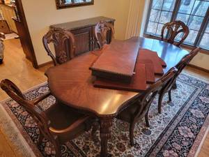 lot 2 image: Bernhart Mahogany Dining Table and Chair Set