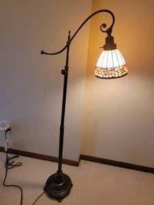 lot 47 image: Elegant Stain Glass Floor Lamp