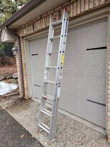 lot 85 image: 13 Foot Aluminum Ladder