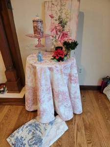 lot 98 image: Romantic Cottage Chic Pink Rose and Toile Dcor Collection
