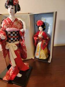 lot 99 image: Pair of Chinese Geisha Display Dolls
