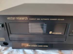 lot 136 image: Vector Research Compact Disc Automatic Disc Changer VCD-610R