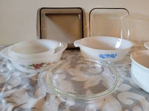 lot 140 image: Bakeware Essentials Collection