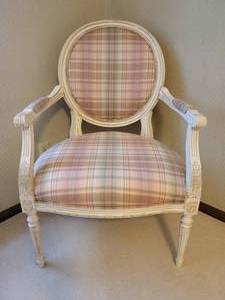 lot 14 image: Charming Victorian Upholstered Armchair