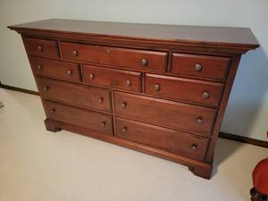 lot 6A image: Nichols & Stone Williamsburg Mahogany Dresser