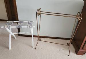 lot 145 image: Blanket Rack and Luggage Stand