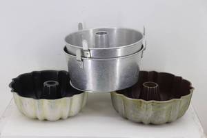 (4) Cake Pans