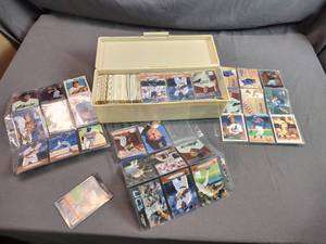 lot 28 image: MLB Cards Mixed Lot