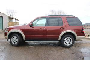 2010 Ford Explorer Eddie Bauer - 4X4