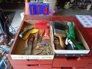 Qty of 2 flats chaulk gun,  trowels, putty knife. As shown.