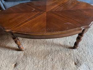 lot 6 image: Oval Coffee Table