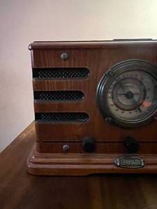 lot 18 image: Grosley Radio - Limited Edition