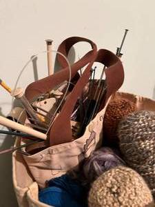 lot 32 image: Yarn and Knitting Supplies
