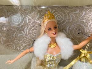 lot 50 image: 2000 Celebration Barbie Special Edition
