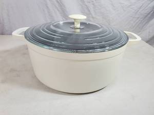 lot 8 image: New Large Green Pan Induction Pot with Lid