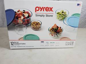 lot 32 image: New Pyrex Simply Store 12 Piece Set