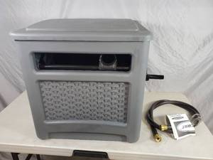 lot 43 image: New - Scuffed - Suncast Outdoor Hose Reel